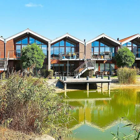 4 Person In Bogense-by Traum