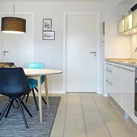 4 Person In Apartment *